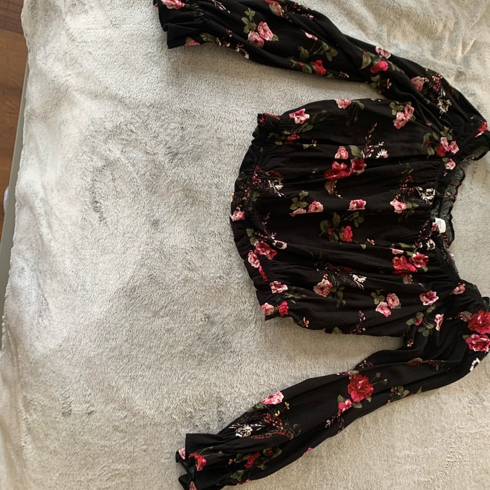 Crop shirt size small new without tags